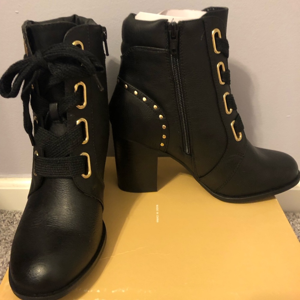 NWOT - Apt 9 Lace Up Boots